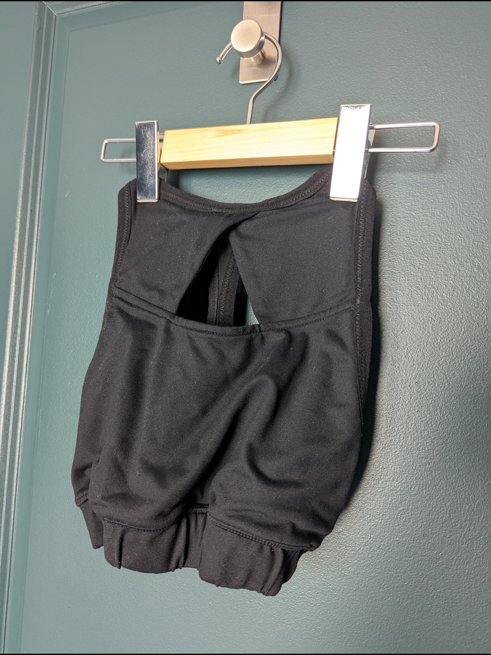 Black Athletic Crop Tank with Keyhole Back